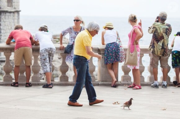 Bernie Ecclestone suivait les pigeons à la trace à Dubrovnik en Croatie, le 10 août 2013