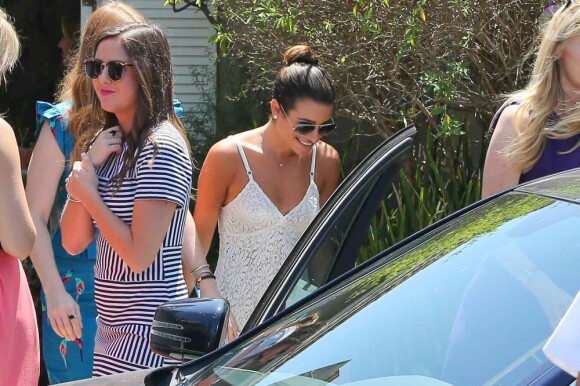 Lea Michele sort de chez des amis à Los Angeles, le 11 août 2013.