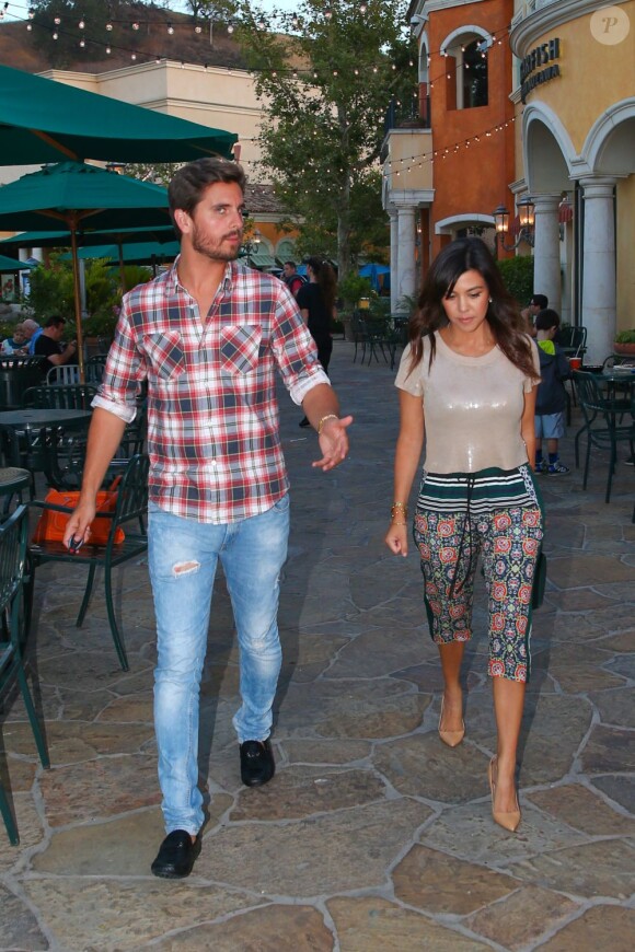 Kourtney Kardashian et Scott Disick quittent le restaurant Sugarfish à Calabasas. Le 12 août 2013.