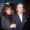 Alain Delon et son ex Rosalie à Paris en 1994. 