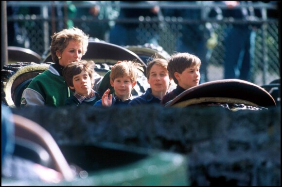 Lady Di avec les princes Harry et William au parc Thorpe en avril 1994