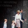 Lady Diana avec ses fils William et Harry en août 1988