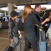 Angelina Jolie et son fils Maddox à l'aéroport de Los Angeles le 15 aout 2013.