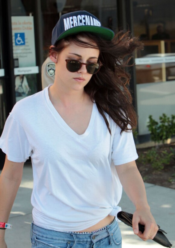 Exclusif - Kristen Stewart détendue et discrète à Los Angeles, le 15 août 2013.