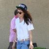 Exclusif - Kristen Stewart n'a pas de regard pour les photographes à Los Angeles, le 15 août 2013.