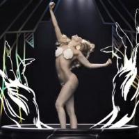 Lady Gaga : ''Applause'' en clip, entre nudité et métamorphoses déjantées...