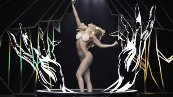 Lady Gaga : ''Applause'' en clip, entre nudité et métamorphoses déjantées...