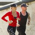 Ronan Keating et sa nouvelle petite amie Storm Uechtritz font un footing à Sydney, en Australie, le 17 août 2013.