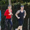 Ronan Keating et sa nouvelle petite amie Storm Uechtritz font un footing à Sydney, en Australie, le 17 août 2013.
