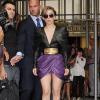 Lady Gaga porte des lunettes Tom Ford, un look Balmain (collection automne-hiver 2013) et des bottines Alaïa. New York, le 19 août 2013.