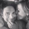 Kirsten Storms prend la pose avec son mari Brandon Barash sur Instagram, le 21 août 2013.