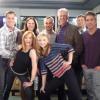 Marg Helgenberger pose avec ses co-stars sur le plateau des Experts, le 20 août 2013.