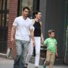 Julianna Margulies et son fils Kieran Lieberthal dans les rues de New York, le 21 juillet 2013.