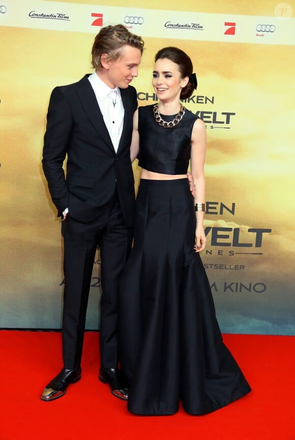 Jamie Campbell Bower et Lily Collins à la première du film The Mortal Instruments : La Cité des Ténèbres, à Berlin, le 20 août 2013.