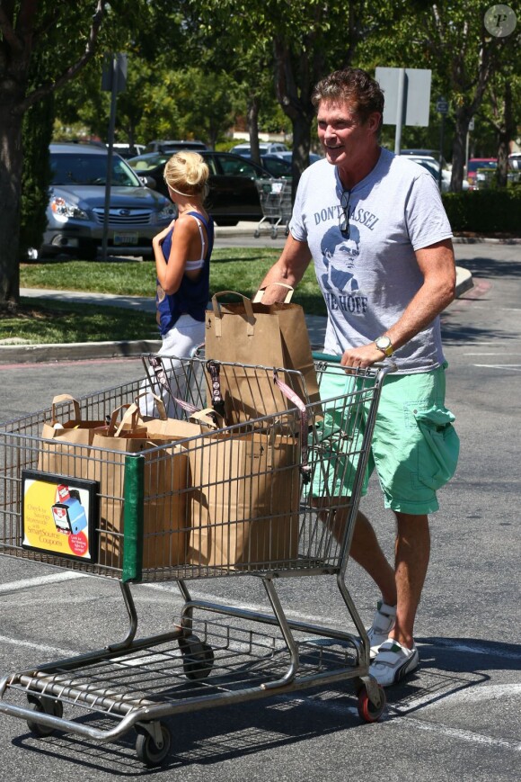 David Hasselhoff et sa compagne Hayley Roberts à Los Angeles, le 14 août 2013.