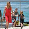 Mathilde Seigner, son compagnon et son fils Louis le 18 avril 2012 à Saint-Barthelemy