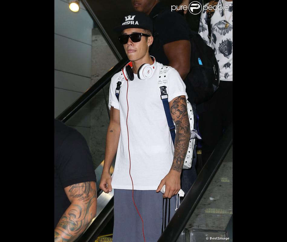 Justin Bieber atterrit d&#039;un vol, à l&#039;aéroport de Fort Lauderdale, en Floride, le 16 août 2013.