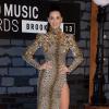 Katy Perry porte une robe Emanuel Ungaro (collection automne-hiver 2013) et des sandales Céline lors des MTV Video Music Awards au Barclays Center. Brooklyn, le 25 août 2013.