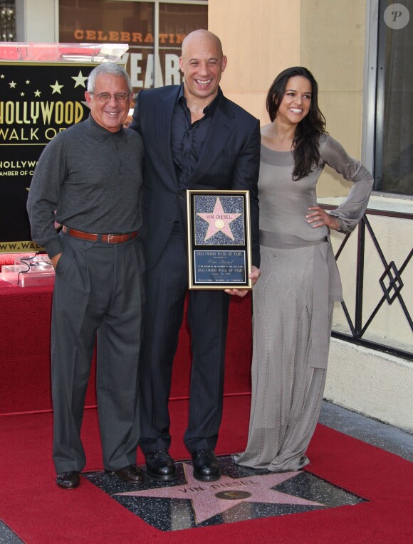 Vin Diesel avec Ron Meyer et Michelle Rodriguez sur le Walk of Fame, à Los Angeles, le 26 août 2013.