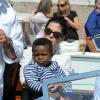 Sandra Bullock débarque en Italie avec son fils Louis, pour le 70e festival du film de Venise, le 27 août 2013.