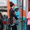 Sandra Bullock dépose son fils Louis à l'école, à Los Angeles, le 7 août 2013.
