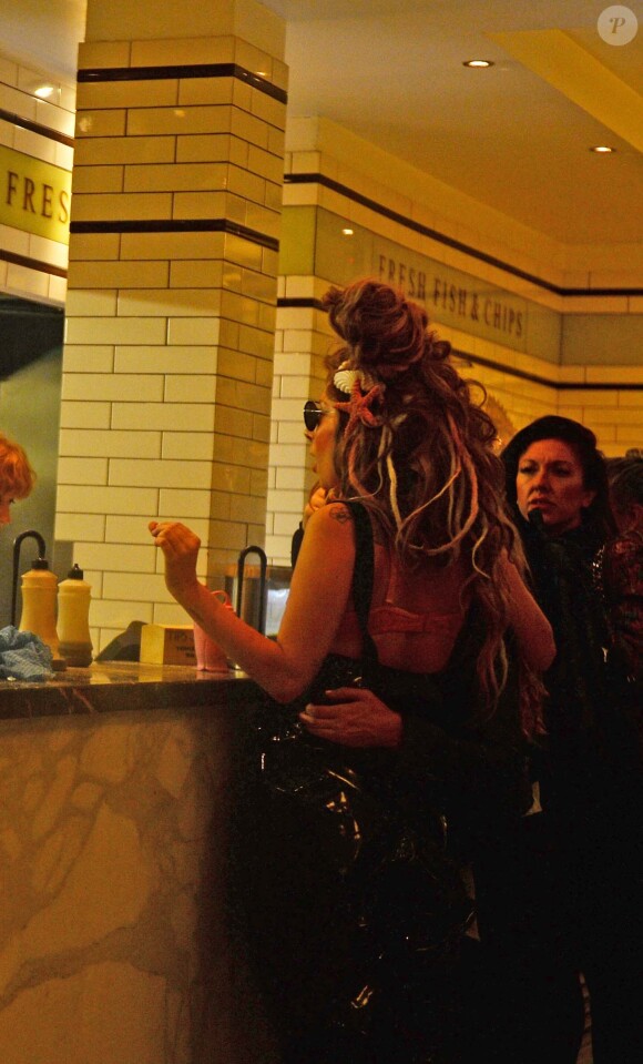 Lady Gaga au "Sea Shell of Lisson Grove", un resturant spécialisé dans les fruits de mer à Londres, le 27 aout 2013.