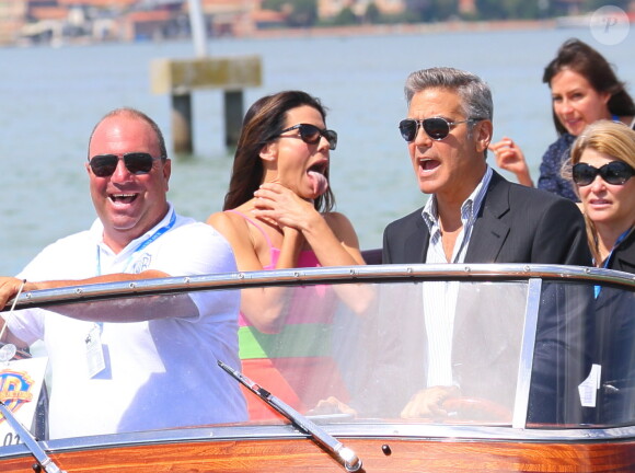 Sandra Bullock clownesque et George Clooney arrivent au 70e festival du film de Venise, le 28 août 2013.