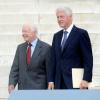 Les anciens présidents Jimmy Carter et Bill Clinton lors de la commémoration du 50e anniversaire de la marche de Washington au sein de la capitale des Etats-Unis le 28 août 2013