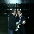 EXCLU : Johnny Hallyday rejoint par Eddy Mitchell en concert au Stade de France, le 16 juin 2012.