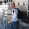 Exclusif - Ian Ziering arrive à l'aéroport de Los Angeles avec sa femme Erin Ludwig et leurs filles Penna et Mia, le 29 août 2013.