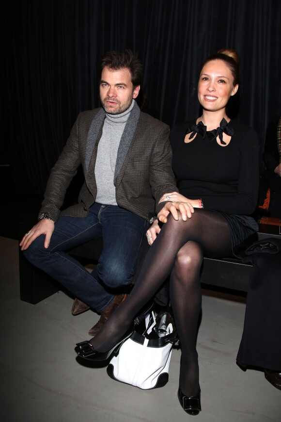Lilou Fogli (enceinte) et Clovis Cornillac au défilé de mode "Alexis Mabille" à Paris, le 27 février 2013.