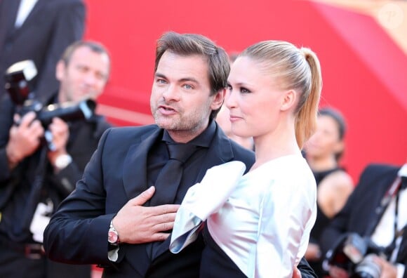 Clovis Cornillac et Lilou Fogli amoureux à Cannes le 15 mai 2011.