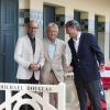 Michael Douglas inaugure sa cabine sur les planches de Deauville, avec Steven Soderbergh, le 31 août 2013.