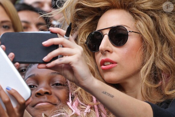 Lady GaGa quittant son hôtel à Londres le 30 août 2013.