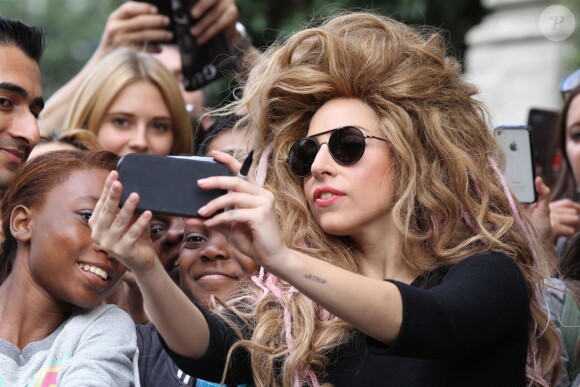 Lady GaGa quittant son hôtel à Londres le 30 août 2013.