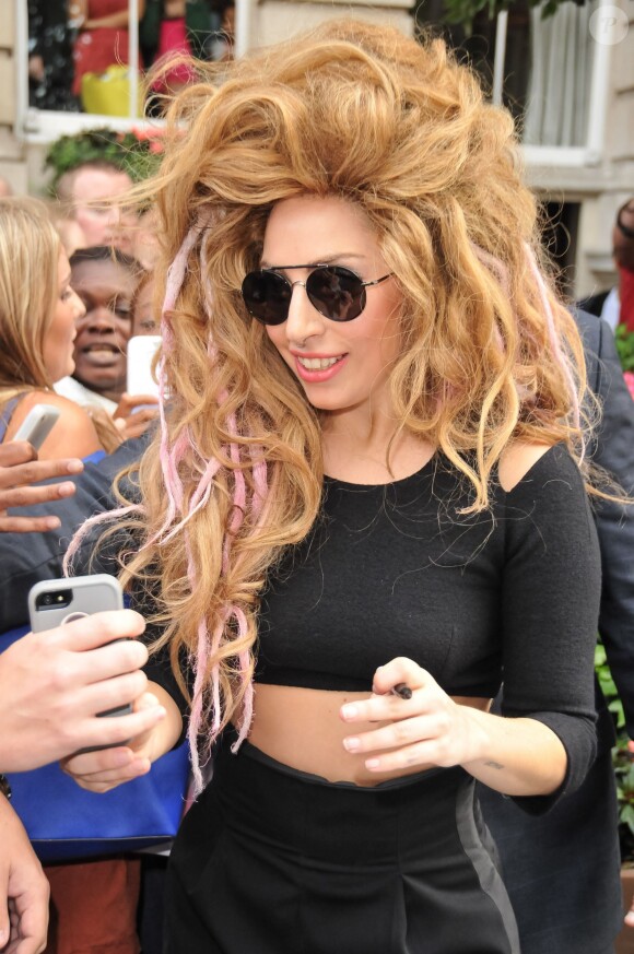Lady GaGa quittant son hôtel à Londres le 30 août 2013.