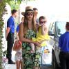 Jessica Alba se rend à la plage avec son mari Cash Warren et leurs filles Honor et Haven, le 1er septembre 2013.