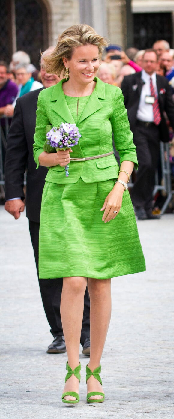 La reine Mathilde de Belgique assistait avec le roi Philippe le 1er septembre 2013 à la Cavalcade d'Hanswijk, commémoration de la Vierge Marie à Malines. Leur première sortie officielle depuis l'intronisation du nouveau roi des Belges le 21 juillet.