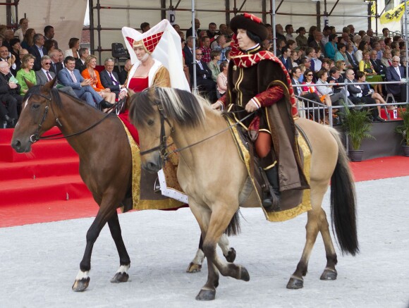 La Cavalcade d'Hanswijk de Malines s'est déroulée le 1er septembre 2013 en présence du roi Philippe et de la reine Mathilde de Belgique. Leur première sortie officielle depuis l'intronisation du nouveau roi des Belges le 21 juillet.