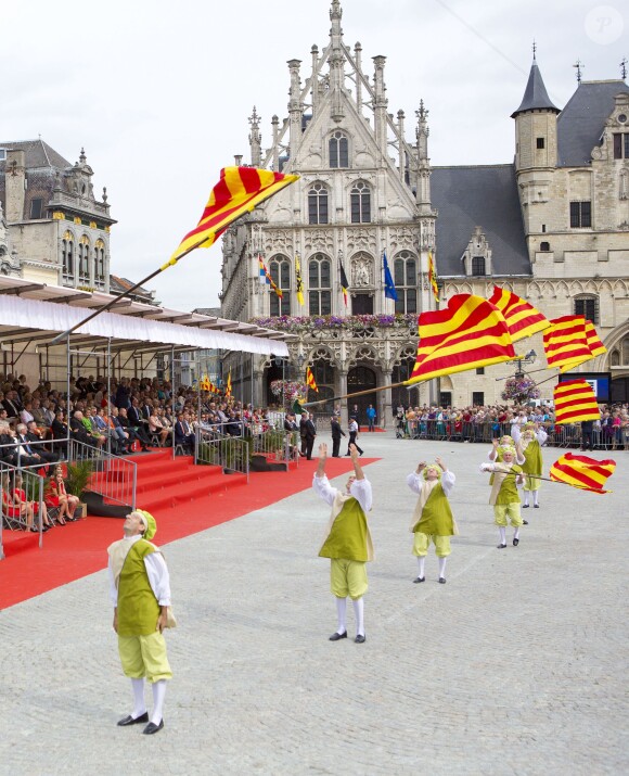La Cavalcade d'Hanswijk de Malines s'est déroulée le 1er septembre 2013 en présence du roi Philippe et de la reine Mathilde de Belgique. Leur première sortie officielle depuis l'intronisation du nouveau roi des Belges le 21 juillet.