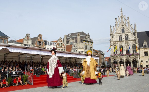 La Cavalcade d'Hanswijk de Malines s'est déroulée le 1er septembre 2013 en présence du roi Philippe et de la reine Mathilde de Belgique. Leur première sortie officielle depuis l'intronisation du nouveau roi des Belges le 21 juillet.