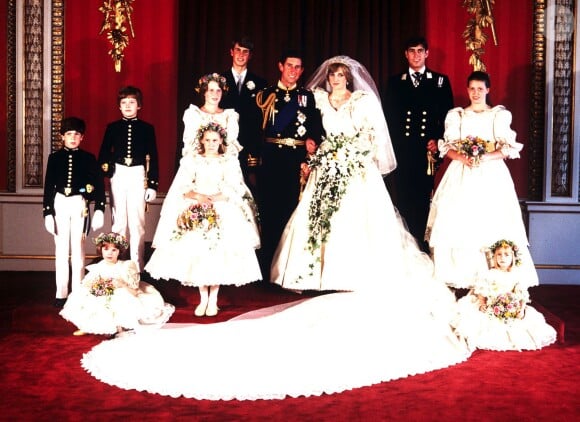 Portrait du mariage du prince Charles et de Lady Di en juillet 1981. Edward van Cutsem (2e debout en partant de la gauche), fils de l'ami intime du prince de Galles Hugh van Cutsem, faisait partie des pages.