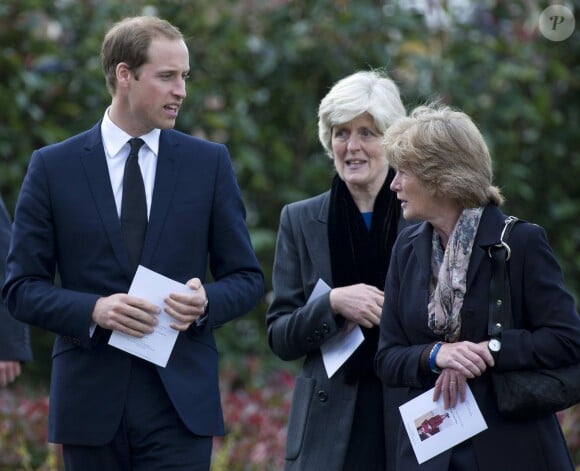 Le prince William avec sa tante Lady Sarah McCorquodale aux obsèques de sa nourrice Olga Powell le 11 octobre 2012