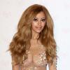 Zahia Dehar lors de l'inauguration de sa pâtisserie/boudoir éphémère à Paris, le 3 juillet 2013.