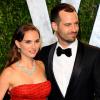 Natalie Portman et son mari Benjamin Millepied, ici lors de la Vanity Fair Oscar Party 2012, vont s'installer en France à l'automne 2014.