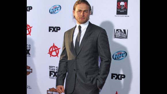 Charlie Hunnam : Séduisant pour Sons of Anarchy, il assume Fifty Shades Of Grey
