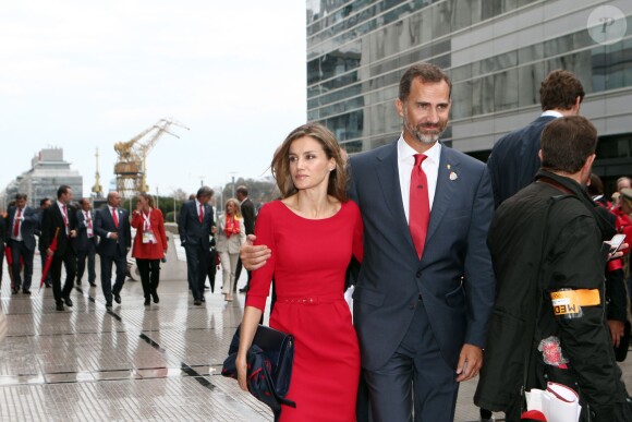 Le prince Felipe et la princesse Letizia d'Espagne sont sortis déçus après le vote du CIO attribuant les JO de 2020 à Tokyo le 7 septembre 2013 à Buenos Aires, en Argentine, même s'ils sont parvenus à donner une bonne image de leur pays.