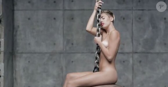 Miley Cyrus dans le clip de son nouveau single Wercking Ball.