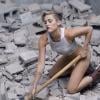 Miley Cyrus dans le clip de son single Wrecking Ball.