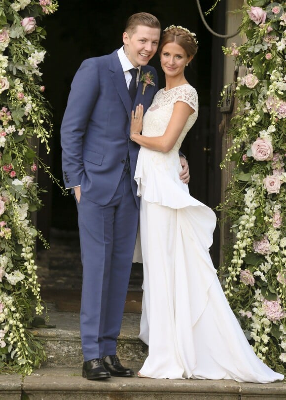 Le rappeur Stephen Paul Manderson (connu sous le nom de Professor Green) s'est mariée avec son actrice de fiancée Millie Mackintosh à Babington House dans le Somerset, le 10 septembre 2013.
